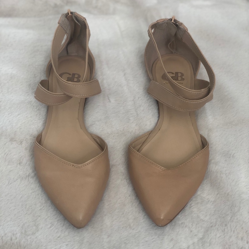 Gianni Bini tan leather flats
